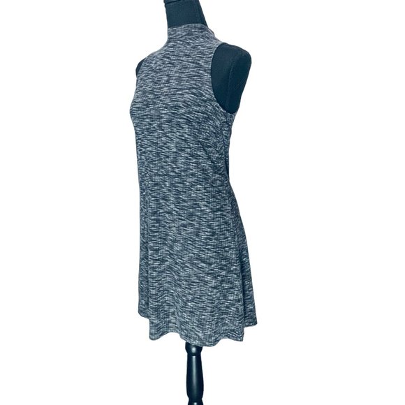 Alya - Knee Length Sleeveless Gray Dress - XS - Picture 3 of 8